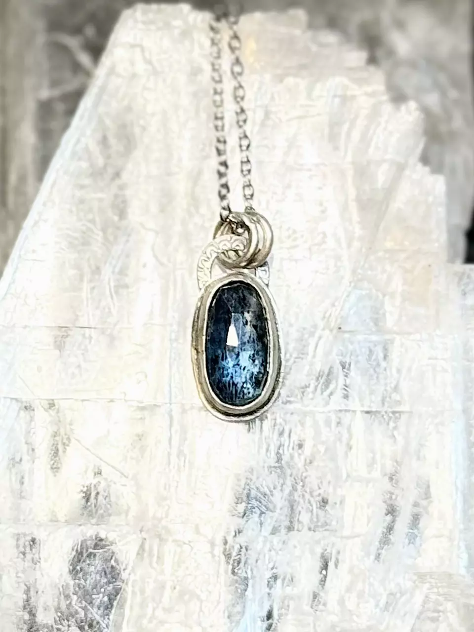 plant/Teal moss kyanite pendant-0