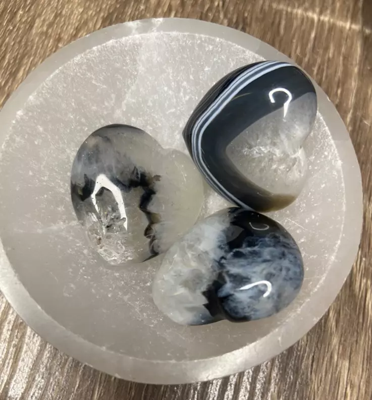 plant/Black Agate/Banded Agate Heart Approx. 17g.-1