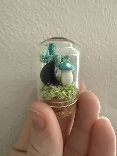 plant/Obsidian moon cloche-0-thumbnail