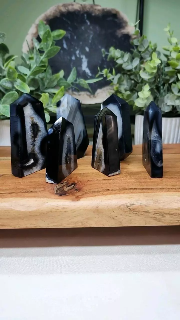 plant/Black Agate thin tower-1