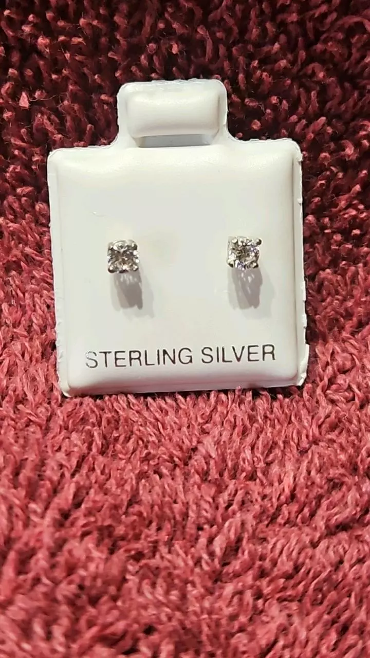 plant/1 pair of sterling silver stud earrings.-0