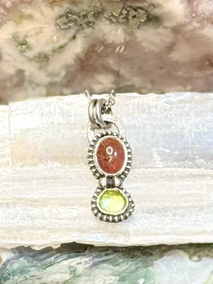 plant/Pink tourmaline and peridot pendant-0