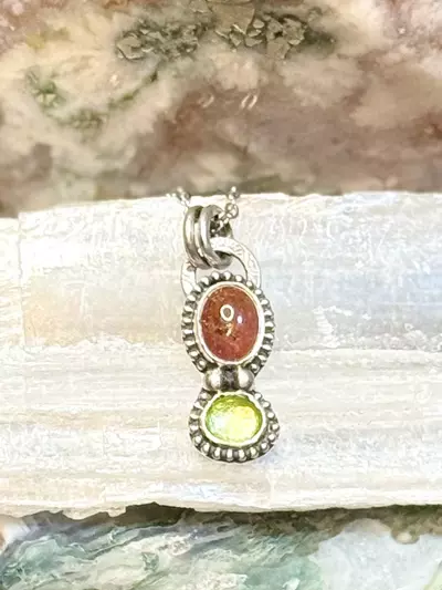 plant/Pink tourmaline and peridot pendant-0-thumbnail