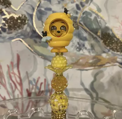 plant/Pooh dressed as beehive Pen-0-thumbnail