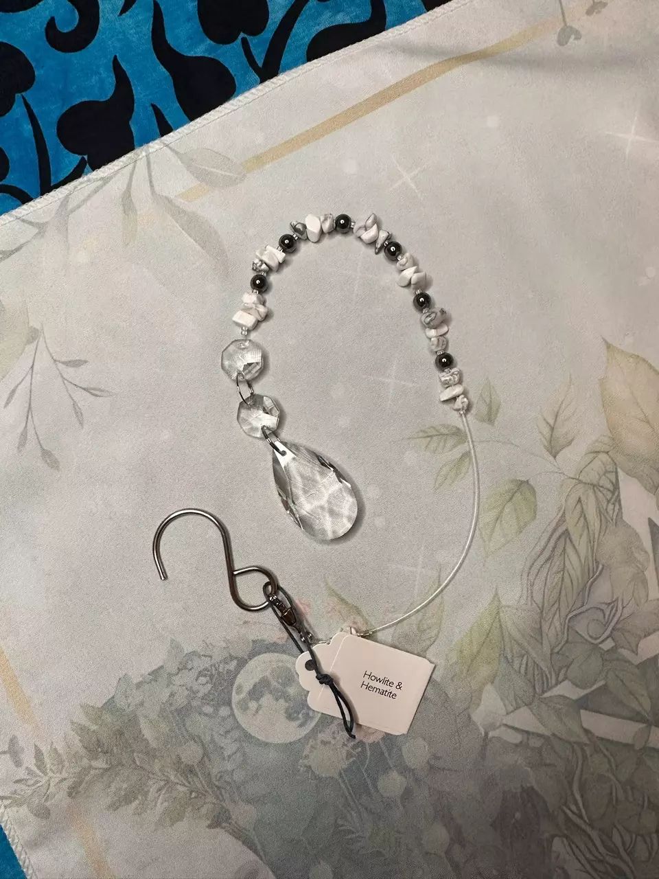 plant/Howlite and hematite SC-0