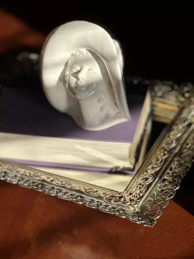 plant/Lady Head Vase Wall Pocket-1-thumbnail