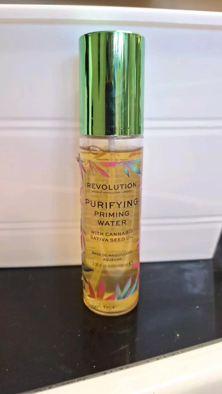 plant/Revolution Purifying Priming Water with Cannabis Sativa Seed Oil-0