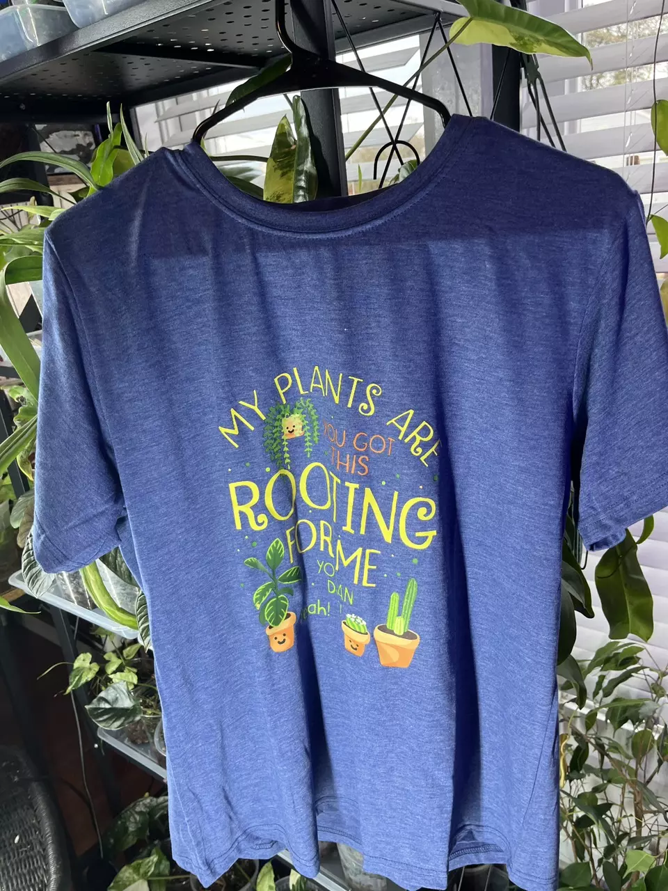 plant/LG T-shirt, My Plants are rooting for me!-1