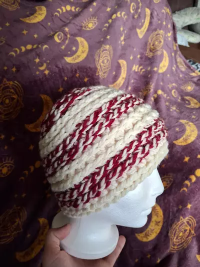plant/Crocheted hat- red/white-0-thumbnail