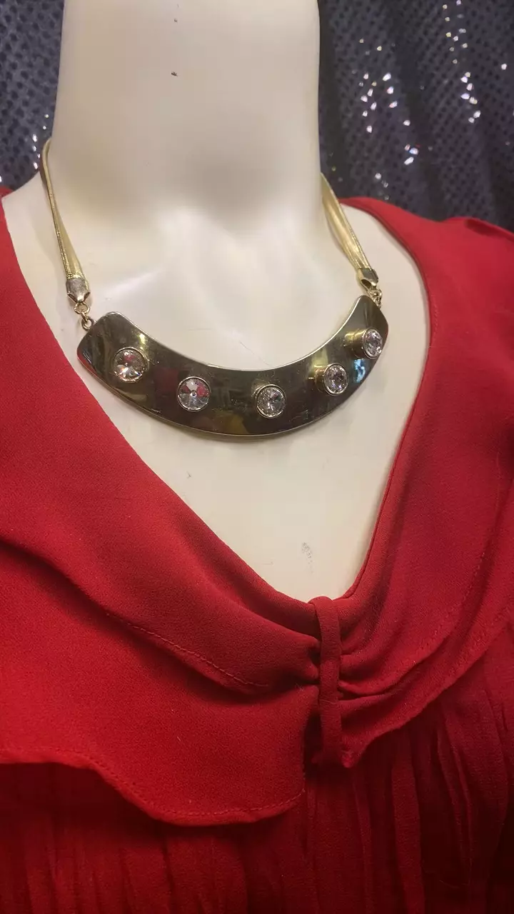 plant/VN 0660 beautiful gold tone vintage necklace stamped 14th and Union-2