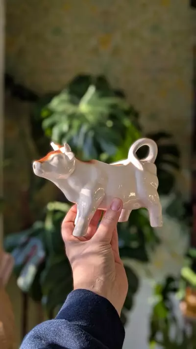 plant/vintage cow creamer pitcher, marked japan-1-thumbnail