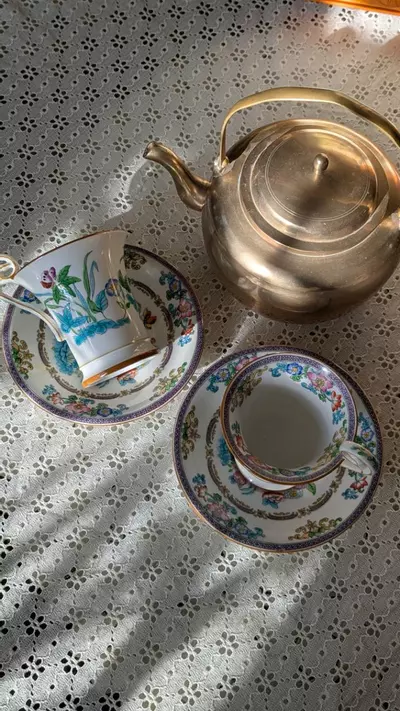 plant/medium sized brass teapot-1-thumbnail