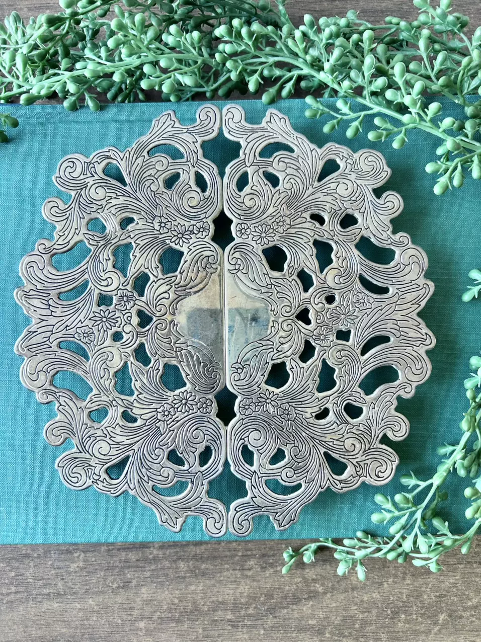 plant/Silver trivet/plant stand-0