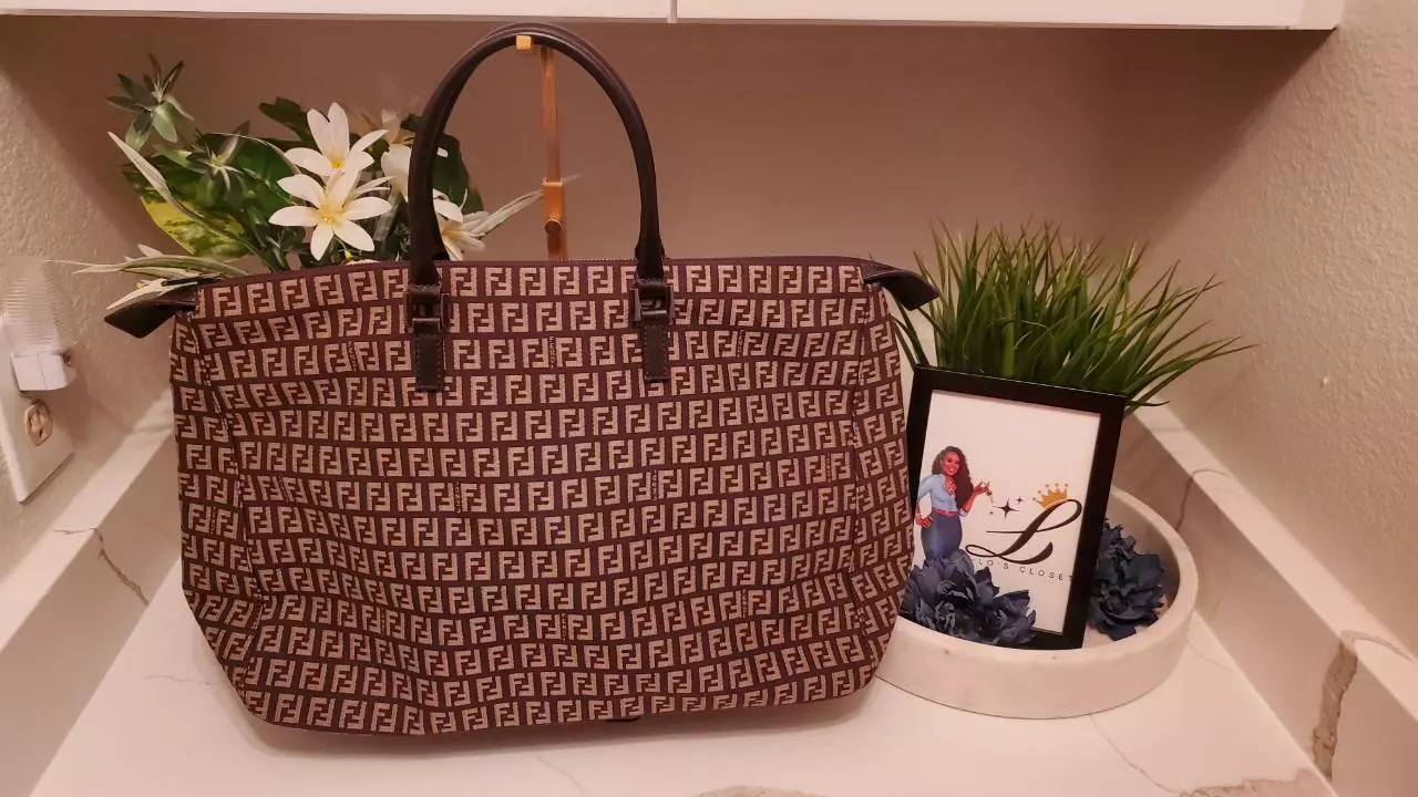 plant/FN11-Fendi Tote-1