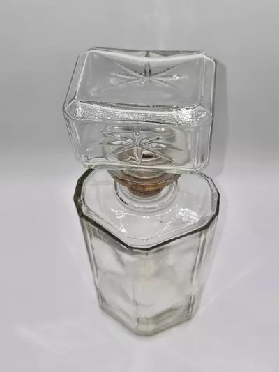 plant/Vintage Clear Glass Decanter with Stopper Faceted Star Cut 10 1/8"-3-thumbnail