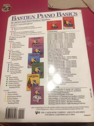 plant/Popular Christmas Songs Level 3 Piano Book-4-thumbnail