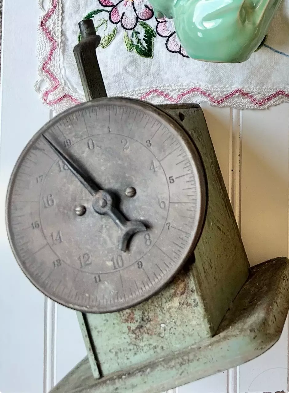 plant/Vintage green metal scale missing top 9 3/4 x 7 x 5 3/4”-0