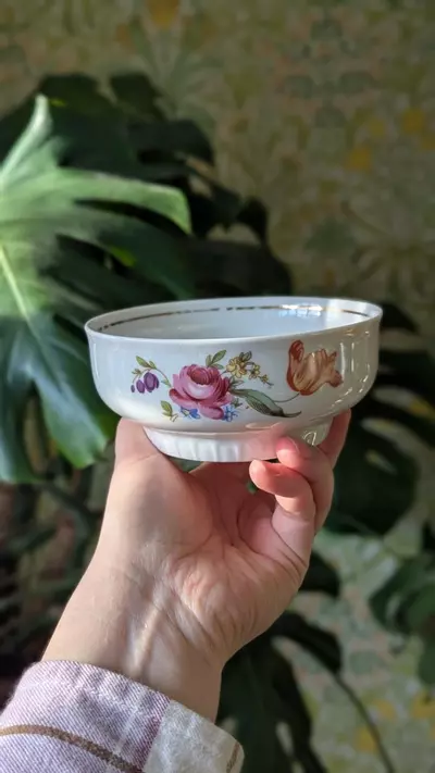 plant/Set of 5 vintage porcelain bowls with gold leaf (was $25)-1-thumbnail