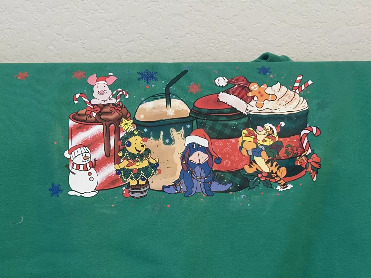 plant/Christmas Winnie The Poo Green Christmas Sweatshirt Size Medium-0