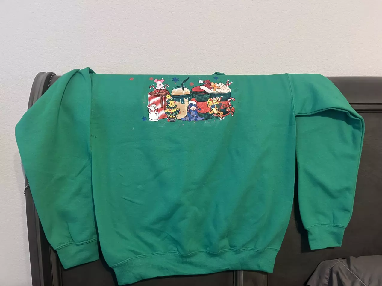 plant/Christmas Winnie The Poo Green Christmas Sweatshirt Size Medium-2