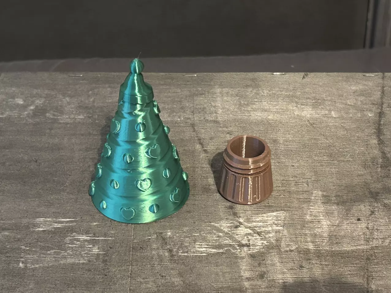 plant/3D Printed Christmas Tree with Hearts Small Container Green an Brown-1