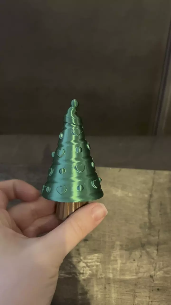 plant/3D Printed Christmas Tree with Hearts Small Container Green an Brown-4