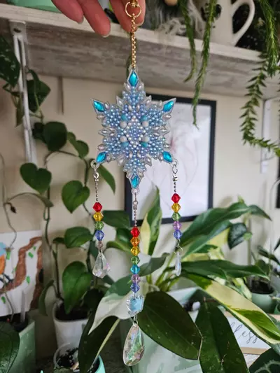 plant/Snowflake suncatchers-1-thumbnail
