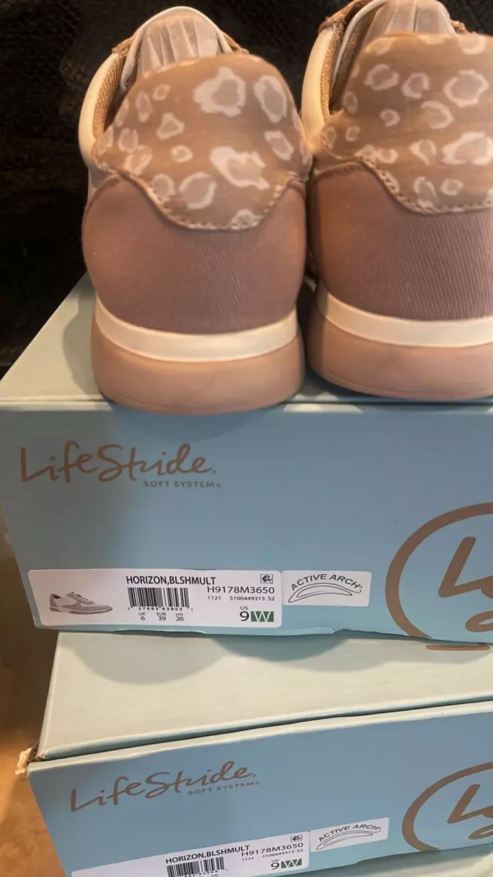 plant/NWT Life Stride Women’s 9-1