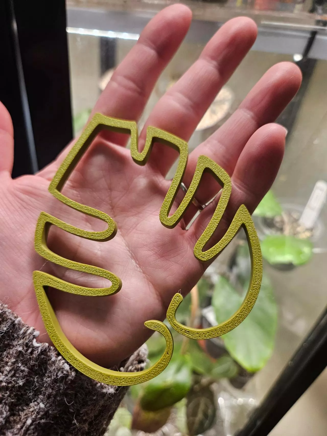 plant/Olive green plant control holds those wide stems together!-0