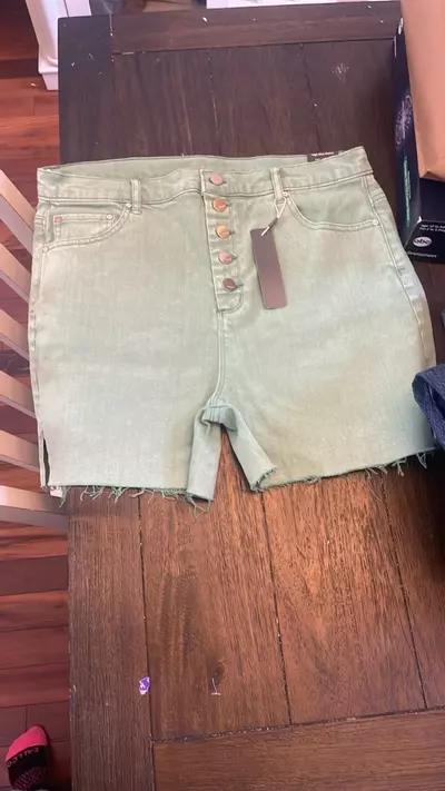 plant/NWT Tractr 14/32 Shorts Green Women’s Slim-0-thumbnail