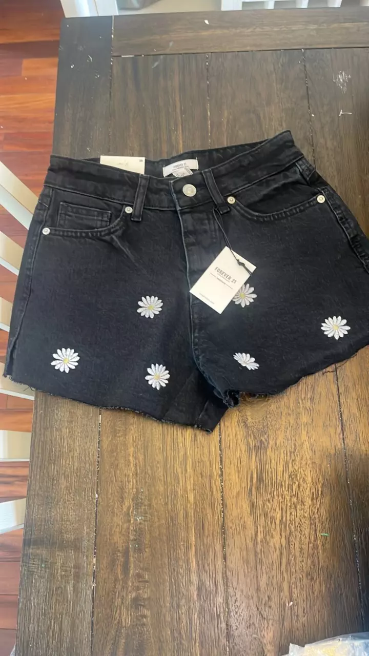 plant/NWT Forever 21 Jean Shorts Black-0