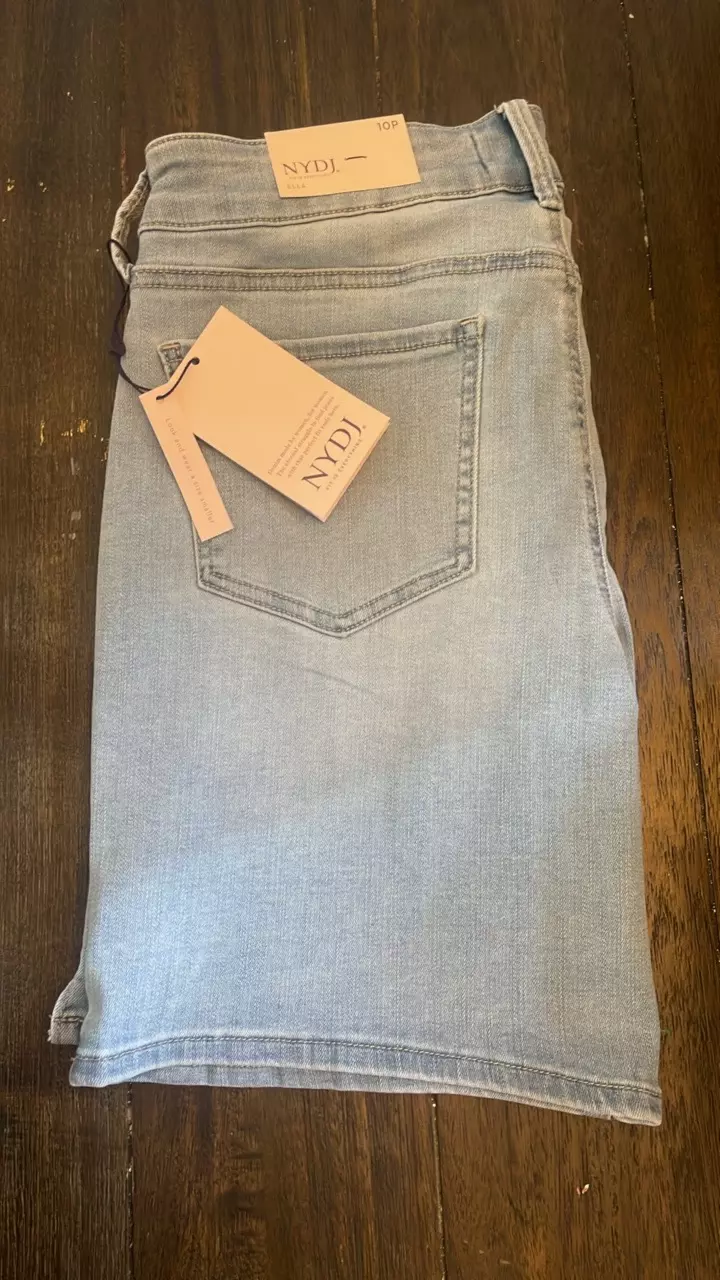 plant/NWT NYDJ women’s shorts 10P-0