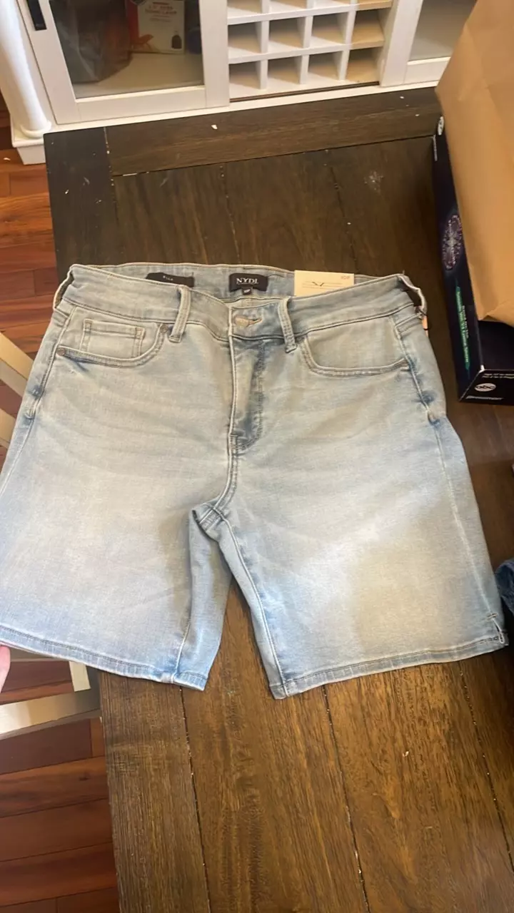 plant/NWT NYDJ women’s shorts 10P-1