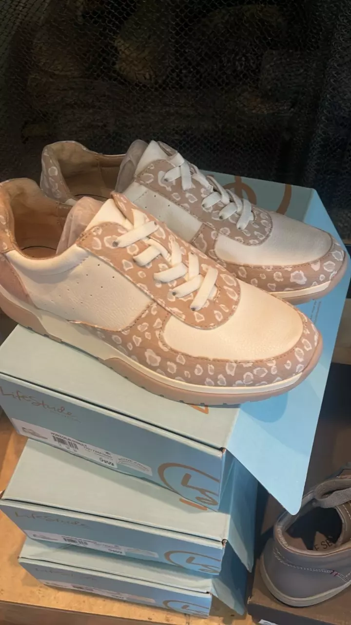 plant/NWT Life Stride Women’s 9-3