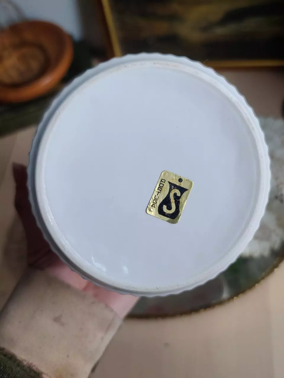 plant/Vintage White Ceramic Planter-3