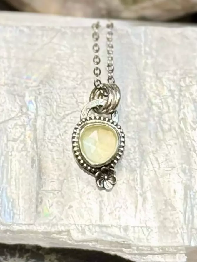 plant/Libyan desert glass with flower pendant-0