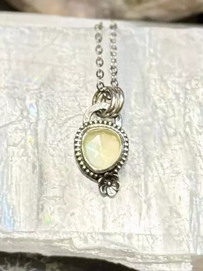 plant/Libyan desert glass with flower pendant-0-thumbnail