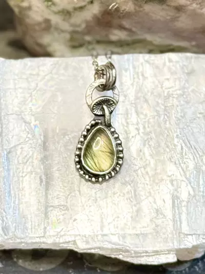 plant/Green rutilated quartz and mushroom pendant-0-thumbnail