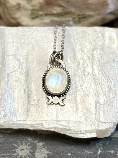 plant/Rainbow moonstone and triple moon pendant-0-thumbnail