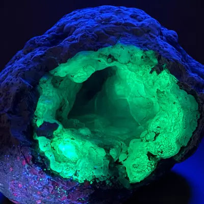 plant/Hyalite Opal Geode UV Reactive-0-thumbnail