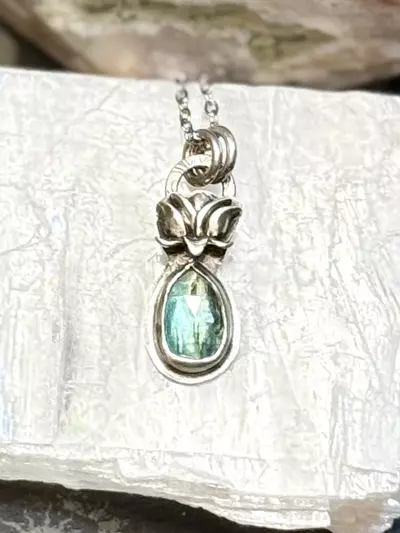 plant/Green kyanite and lotus flower pendant-0-thumbnail