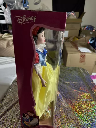plant/Keepsake porcelain Snow White doll new unopened box-1-thumbnail