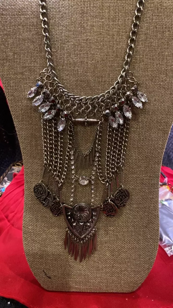 plant/VN  857 vintage silvertone  tribal bib statement necklace-0