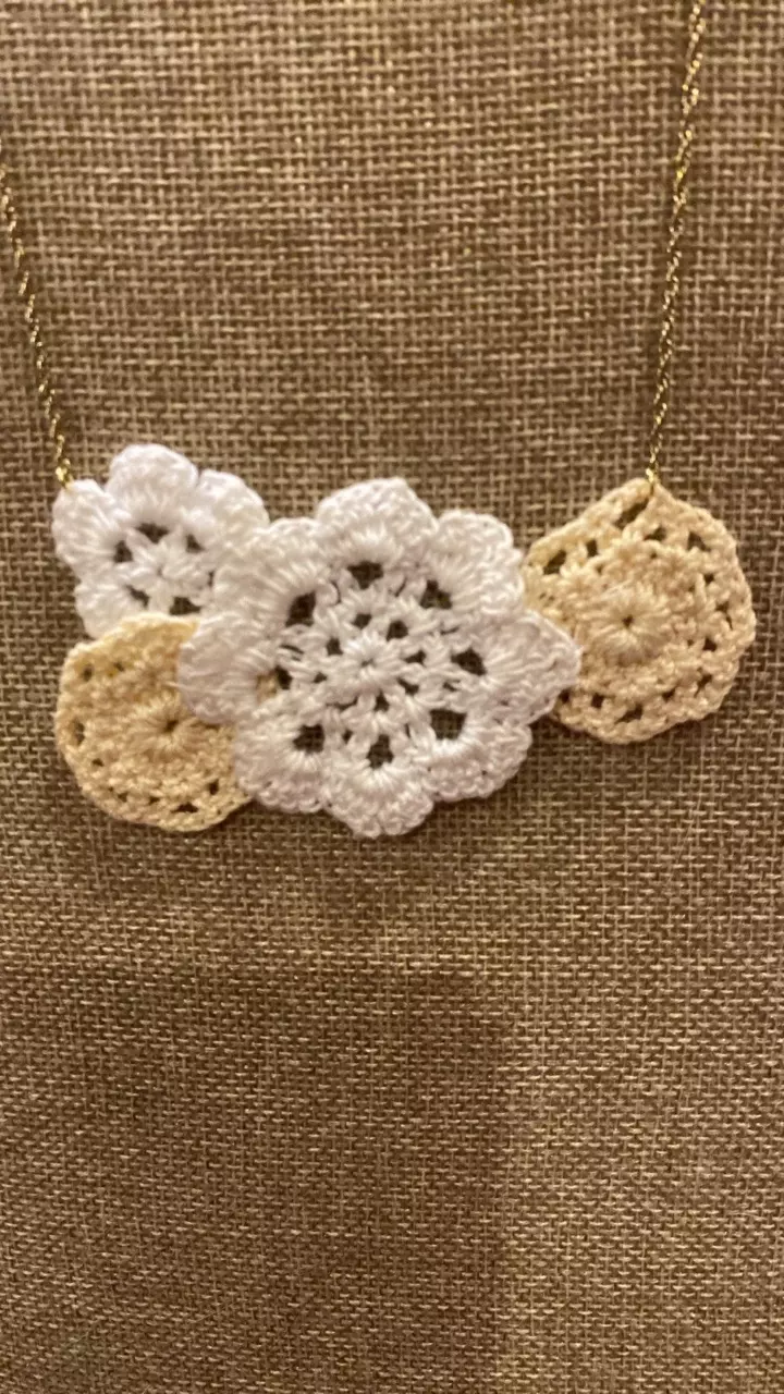 plant/VN 1771 vintage crocheted doily necklace-1