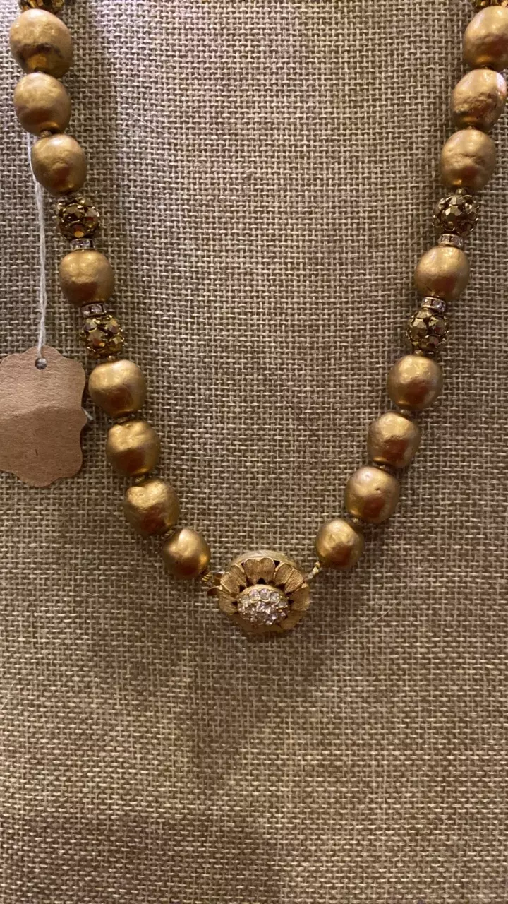 plant/VN 886 absolutely beautiful, vintage gold tone necklace with an elegant clasp-0