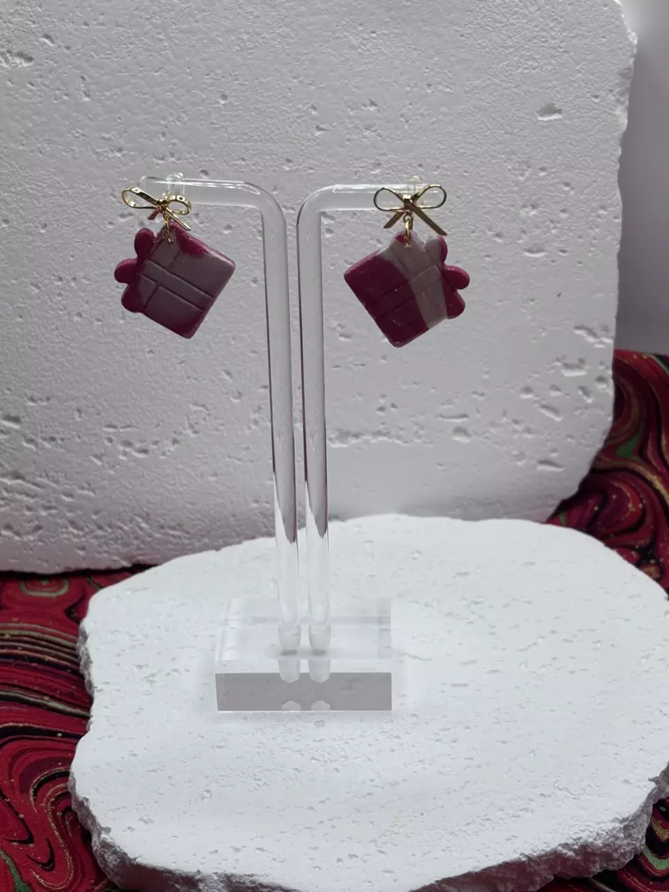 plant/Xmas Present Earrings (Red)-1