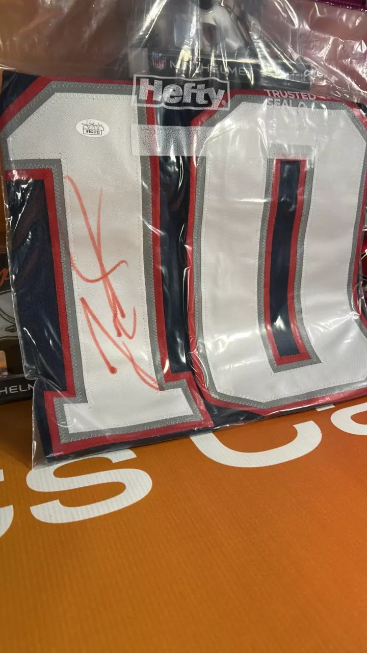 heat_pack/Past and present sports memorabilia-1