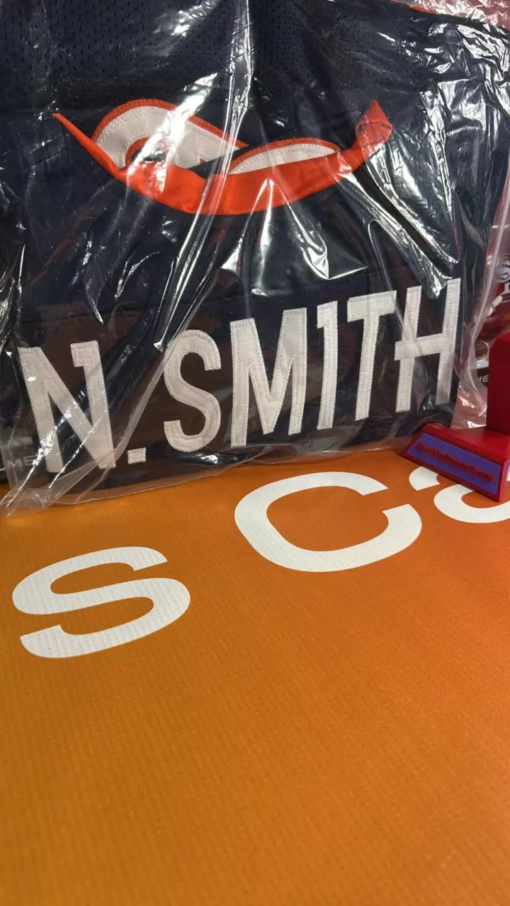 heat_pack/Past and present sports memorabilia-0