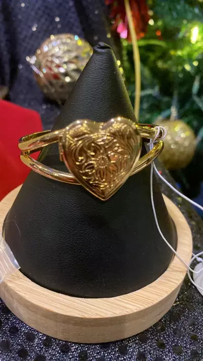 plant/VB 766 beautiful vintage locket cuff bracelet by Avon in beautiful condition-1-thumbnail