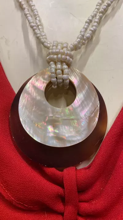 plant/VN 765 vintage necklace with two shell pendants with a seed bead chain-1-thumbnail